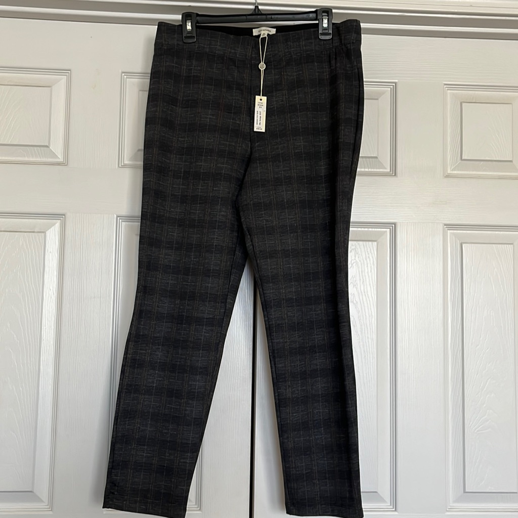 Max Studio Pull On Pants.